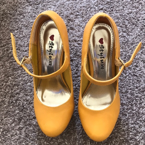 Heels 👠 - Picture 1 of 2